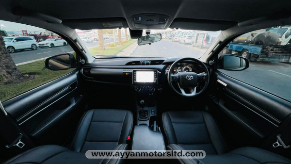 2023 TOYOTA HILUX DOUBLE CAB.