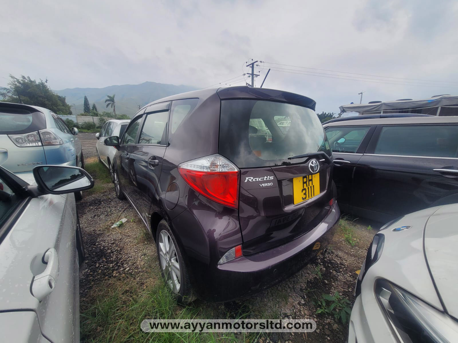 2012 TOYOTA RACTIS VERSO