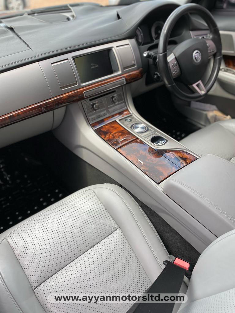 2010 JAGUAR XF at 65,000,000Ugx