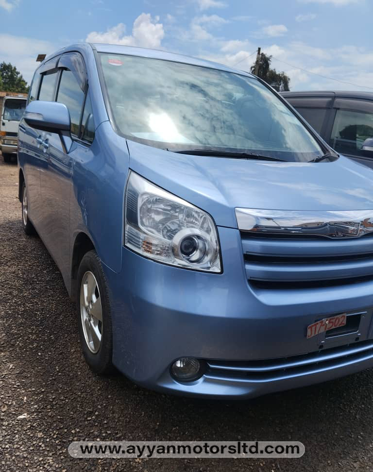 2010 TOYOTA NOAH