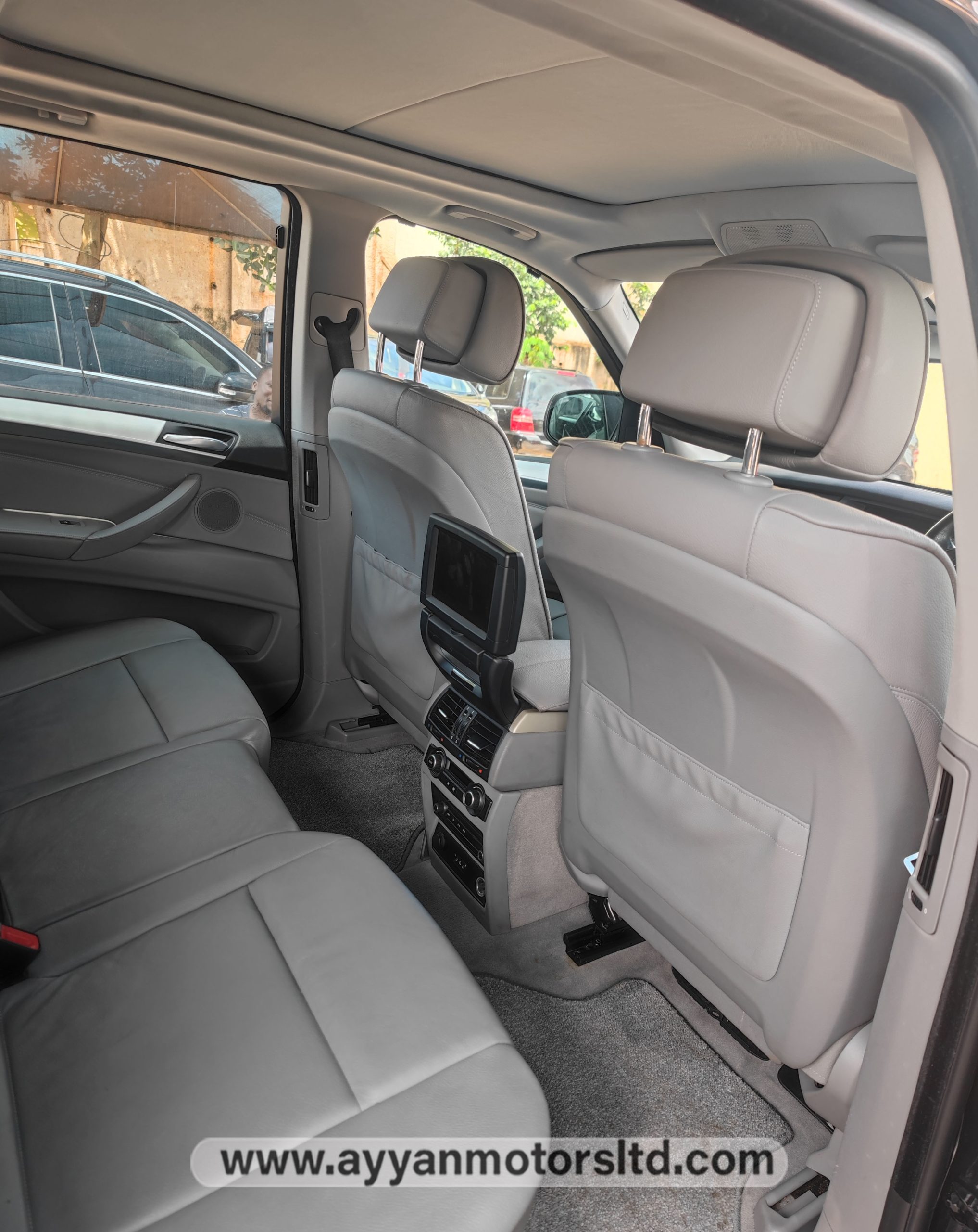 2009/8 BMW X5 7SEATS AT 85,000,000UGX