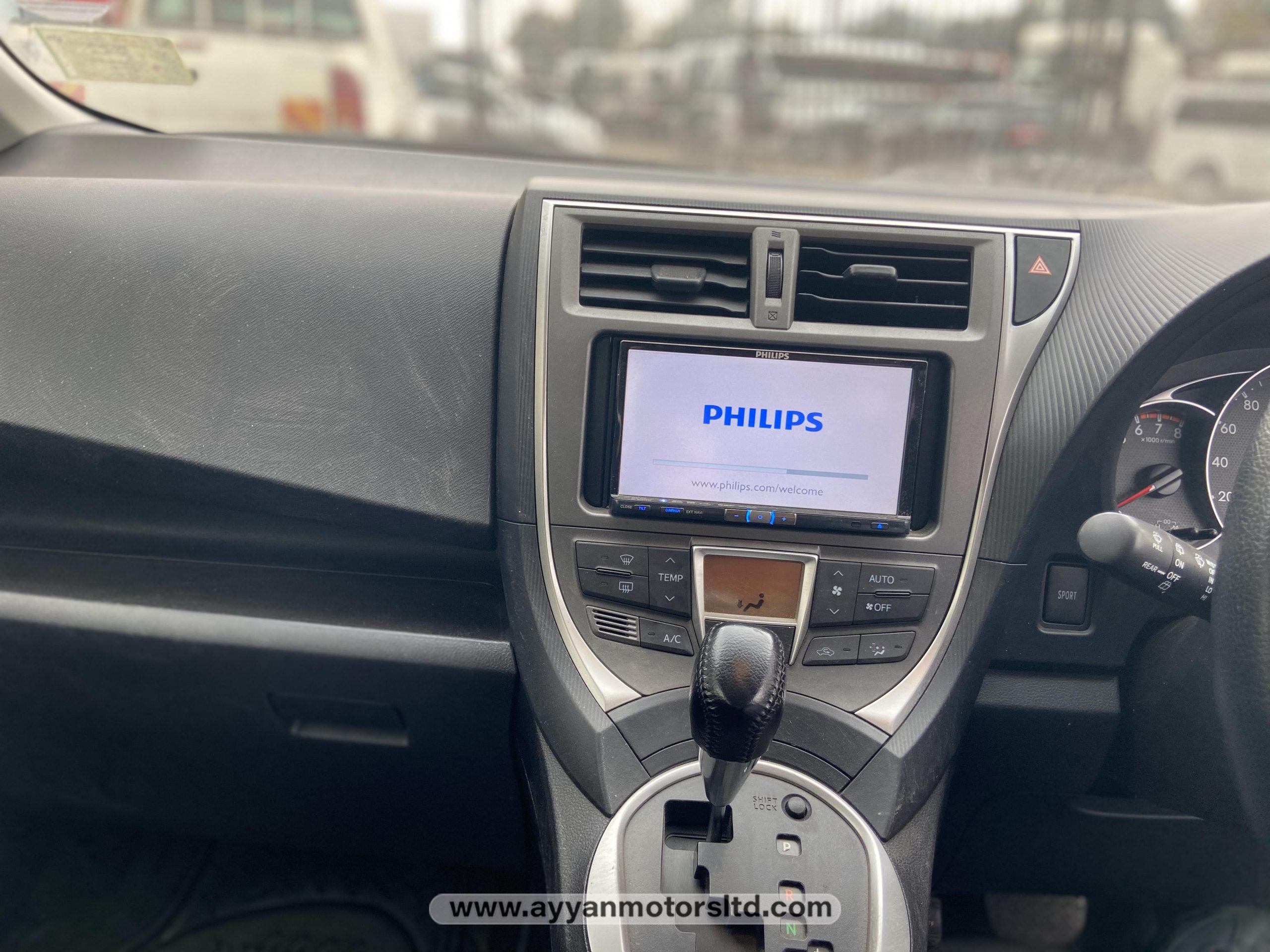 2012 TOYOTA RACTIS VERSO