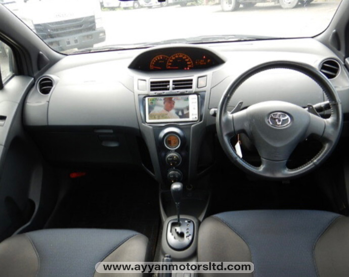 2010/8 TOYOTA VITZ