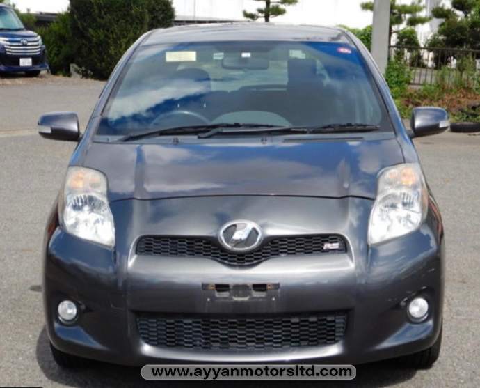 2010/8 TOYOTA VITZ