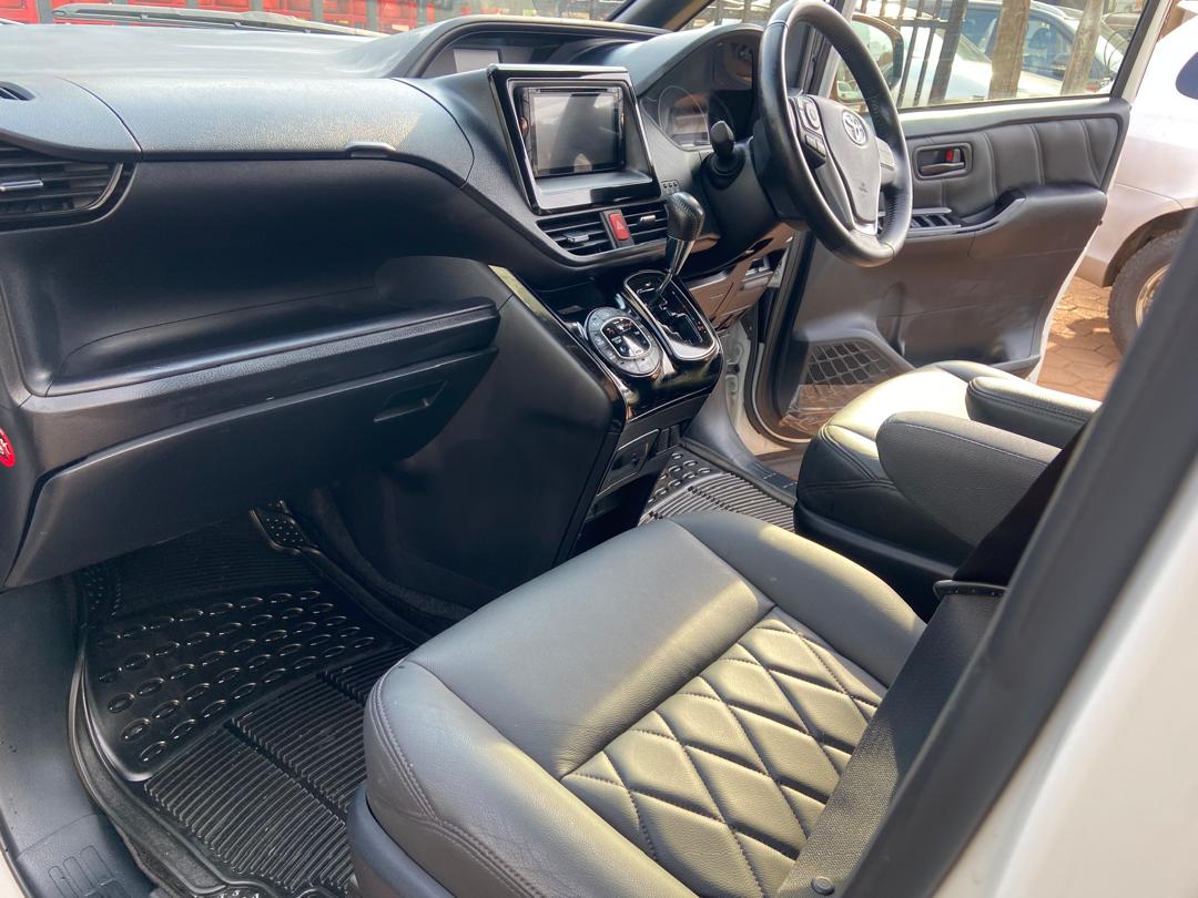 2020 Toyota Noah Hybrid 2WD